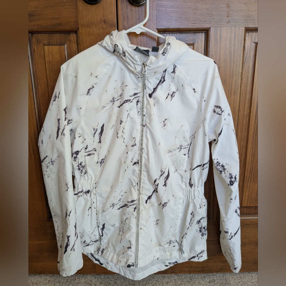 New Balance women's hooded windbreaker  Size M